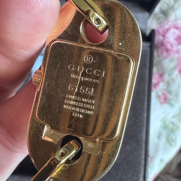 Authentic gucci gold bracelet watch - Picture 2 of 7